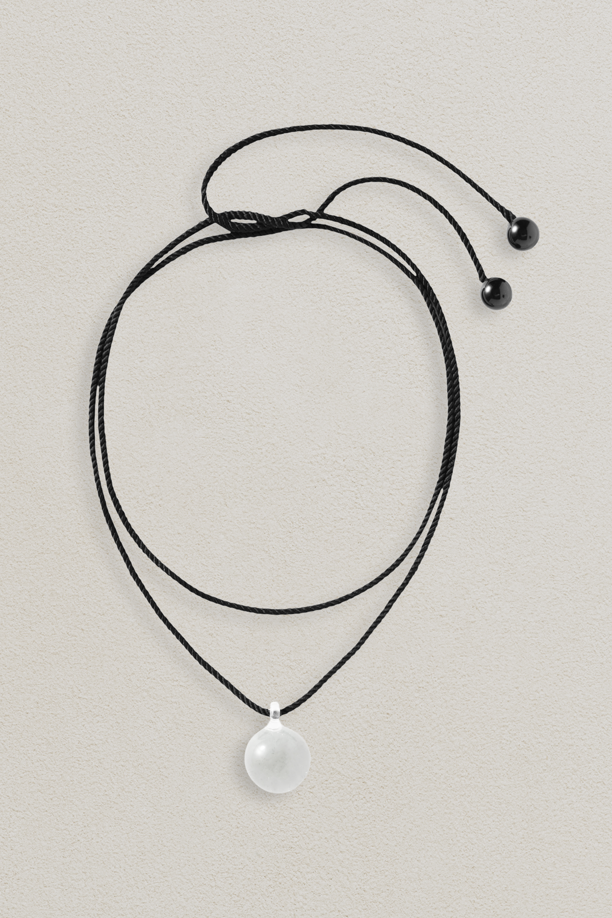 ANNIKA INEZ GLASS DROP PENDANT black - ネックレス – RIZZI B