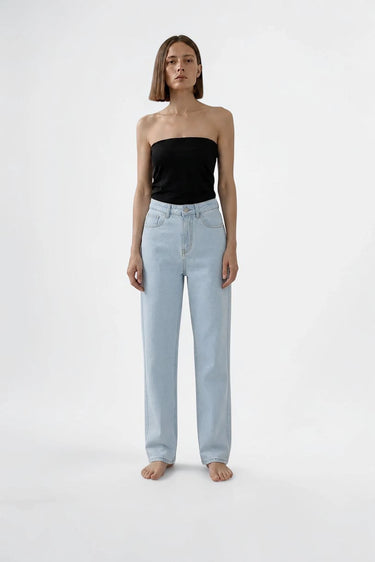 BASIC MID RISE STRAIGHT LEG JEAN light blue